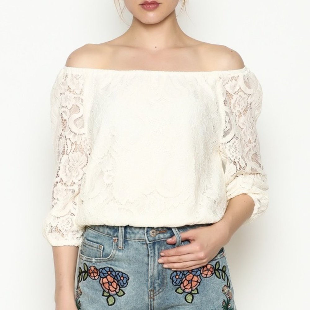 Cupcakes and Cashmere Cream Lace Off-the-Shoulder Top Size Small